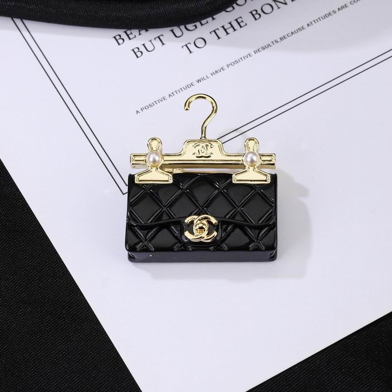 Chanel Brooch 05yxs48
